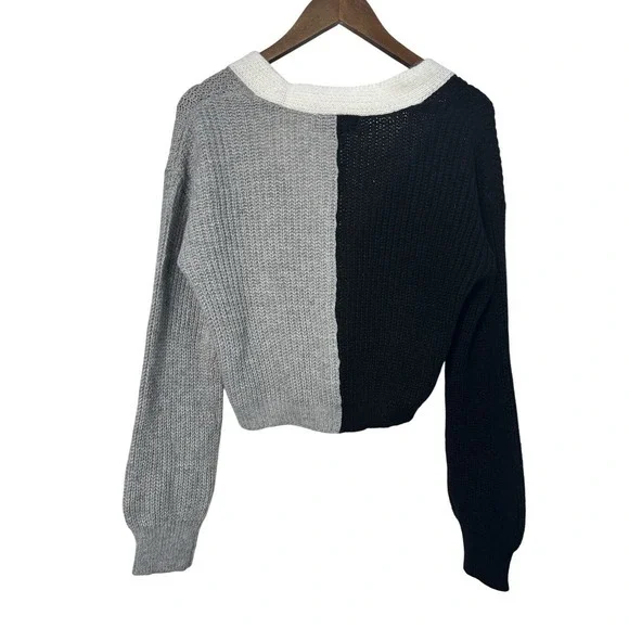 Almost Famous Women Medium Colorblock Crop Cardigan Sweater Black‎ White RAE1662 - Picture 3 of 9